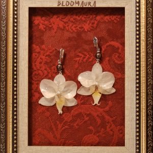 WHITE WINGED PHALAENOPSIS EARRINGS